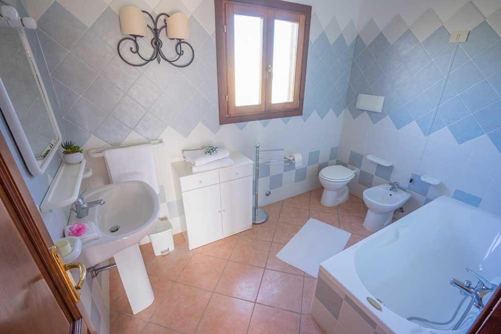 Residence Baia Sant Anna Con Piscina تانايونيلا المظهر الخارجي الصورة